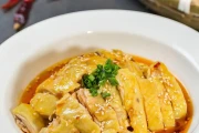 如何制作正宗的葱油白切鸡，粤菜经典家常菜谱