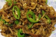 如何制作一道简单又美味的浙江菜-炒茄丝