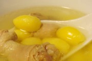 如何制作经典粤菜-白果鸭煲