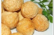 如何制作外焦里嫩、甜酸适口的浙江菜炸鱼丸