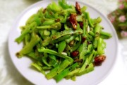 如何制作香脆可口的浙江菜-干煸苦瓜丝