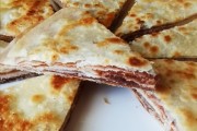 如何制作香脆可口的水饺豆沙煎饼-浙江特色小吃