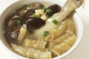 如何制作美味健康的昆布鸡腿汤，家常浙江菜谱