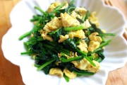 如何制作美味可口的鸡蛋炒菠菜？简单易学的家庭版做法