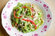 如何制作鲜咸适口的芹菜肉丝炒苦瓜-浙江菜经典家常做法