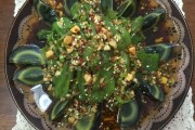 如何制作美味的青椒皮蛋凉拌菜
