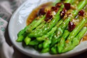 如何制作美味的蚝油芦笋沙拉-浙江菜经典做法