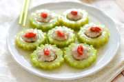 如何制作美味的浙江菜-苦瓜镶肉