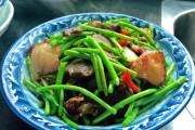 如何制作正宗的藜蒿炒腊肉-冬春时令美味