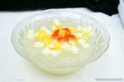 如何制作香甜滑润的鲜果银耳甜品，浙江菜经典菜谱