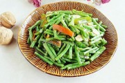 如何制作美味的浙江菜-青椒豇豆