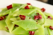 如何制作地道浙江菜-炝椒青笋尖