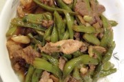 如何制作美味的浙江菜-肉片焖扁豆