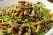 如何制作地道浙江菜-榨菜蒸大鳝