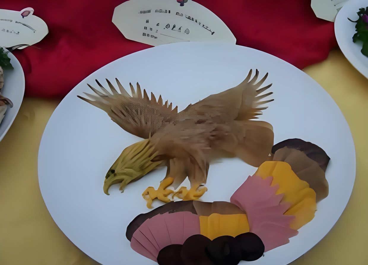雄鹰展翅