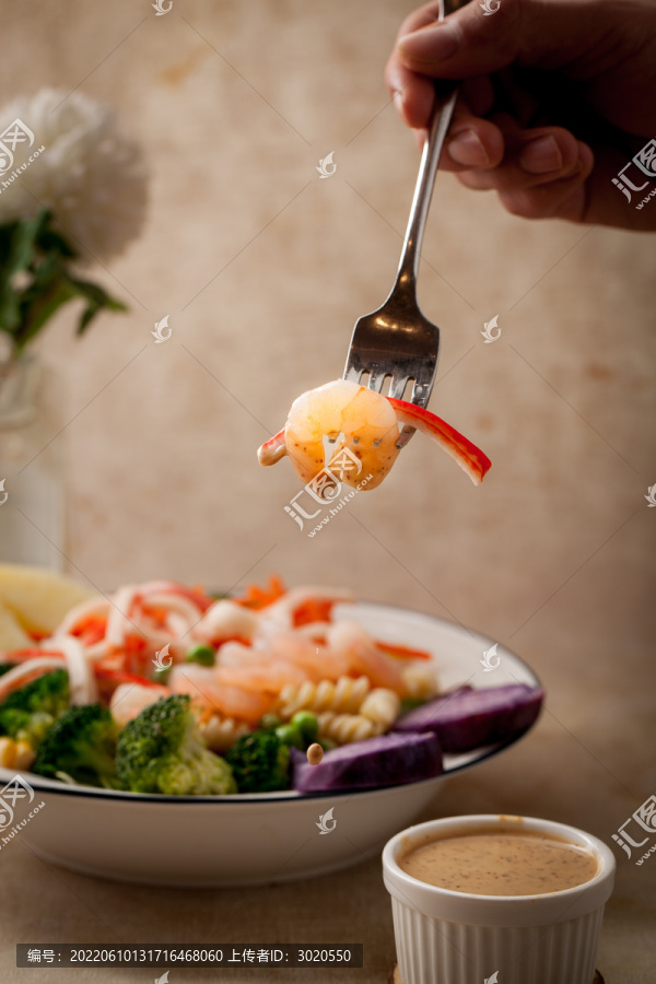 鲜虾蟹柳沙拉
