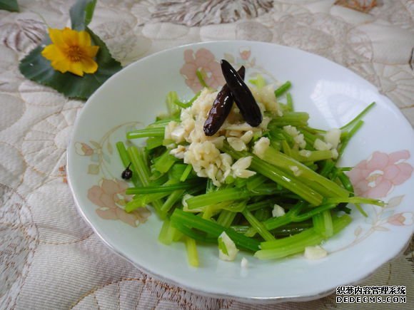 椒油炝芹菜