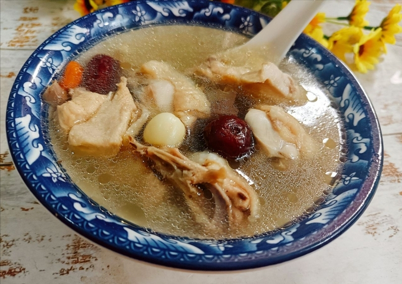 枸杞莲子鸡汤