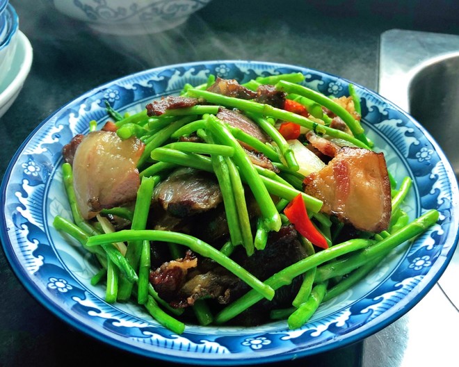 藜蒿炒腊肉