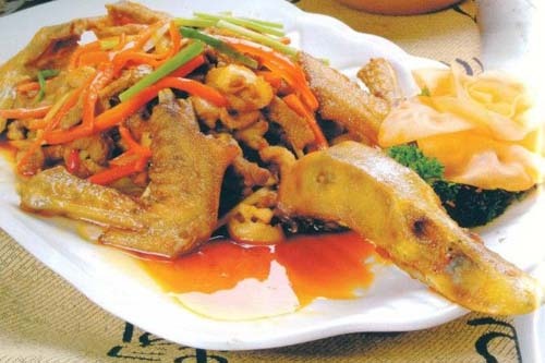 龙舟载宝