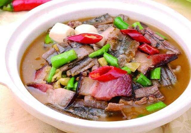 腊肉炖鳝片