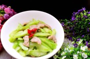 如何制作美味可口的云耳西芹炒肉片，家常浙江菜谱