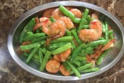 《豆苗炒虾片——鲜嫩香滑的川式美味》