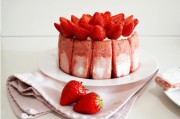 经典法式草莓夏洛特蛋糕制作全攻略（免烤配方）