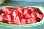 西瓜快速切块去籽技巧，夏日清爽沙拉制作教程