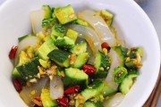 如何制作中法合璧的黄瓜粉皮，清爽美味的家常菜谱