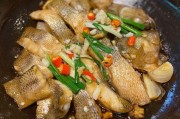葱辣鱼的做法：川菜经典美味，咸鲜微辣，葱香四溢