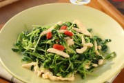 川菜经典——豆苗炒鸡片，嫩滑鲜香的家常美味