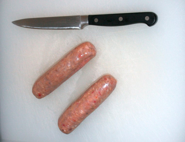 切割香肠腿和鼻子
