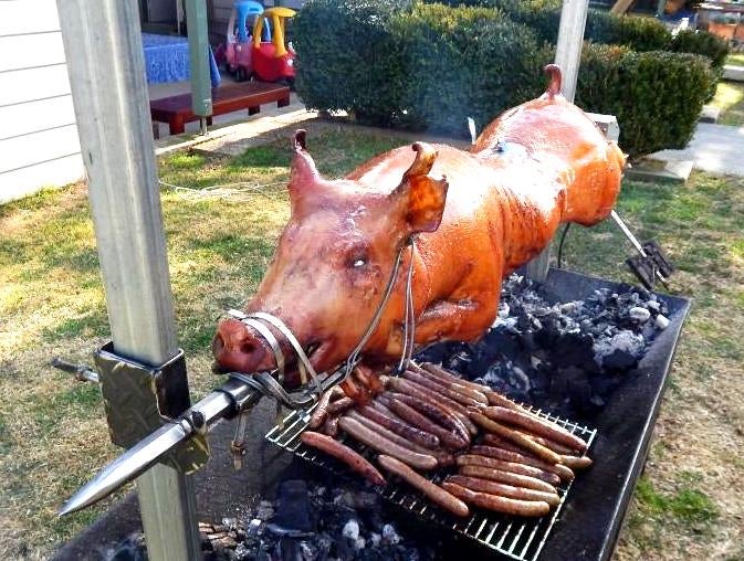整猪烤制——Lechon Baboy