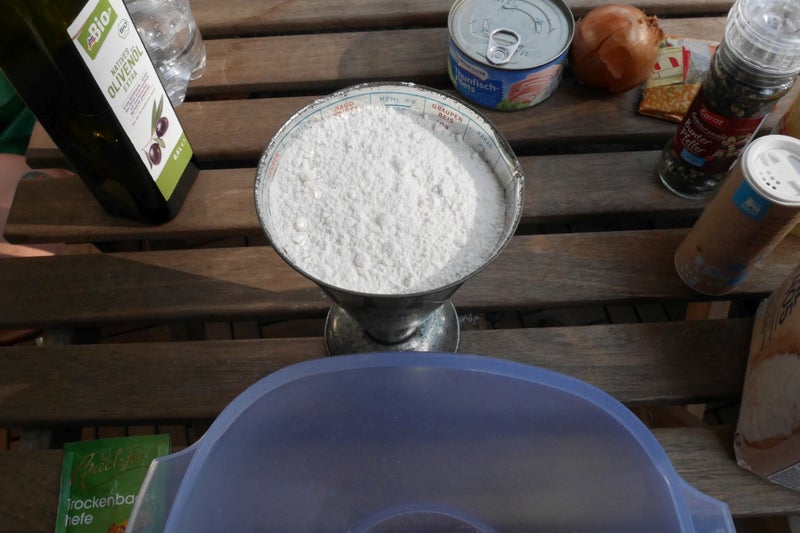 准备面团（并生火）