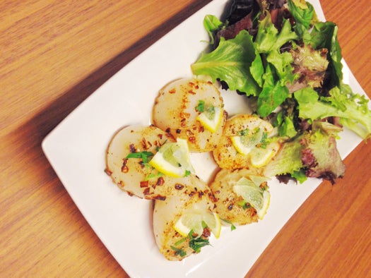 享用鲜嫩多汁的小扇贝!