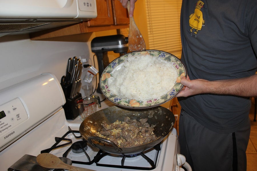 加入米饭及调味