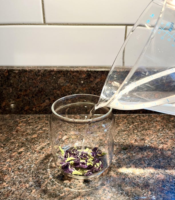 制作蝶豆花浸泡液