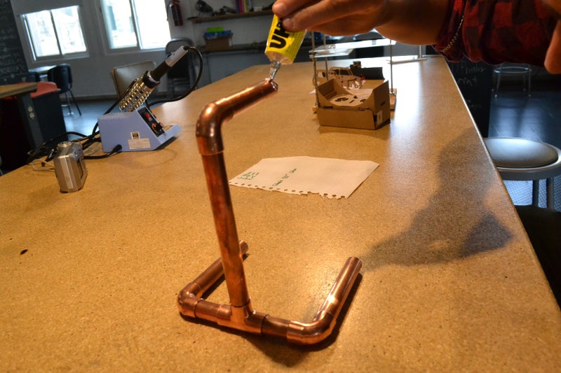 悬臂及漏斗组装