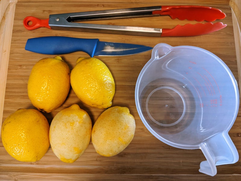 柠檬薄荷冰饮棒（2/5）- 榨取柠檬汁