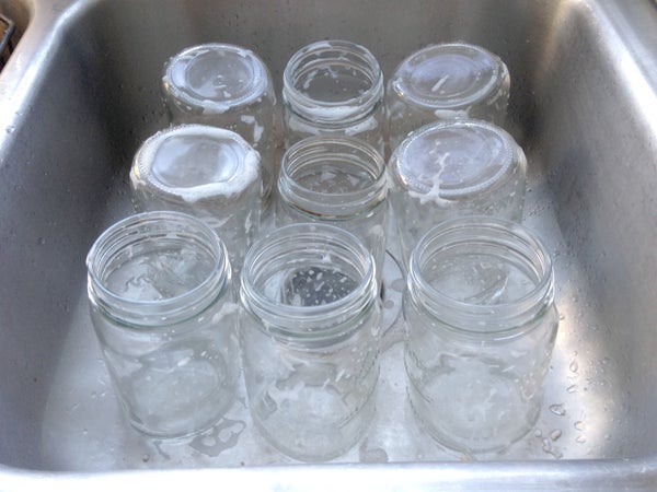 准备罐子贴标签