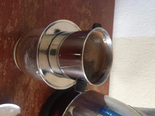 加入咖啡粉和热水