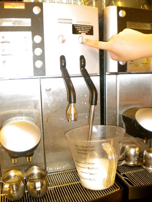 蒸煮牛奶巧克力混合物