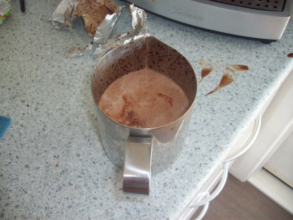 步骤2 - 加入牛奶并打奶泡