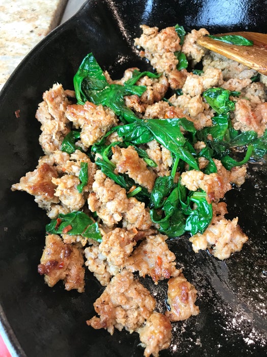 制作馅料：炒腊肠