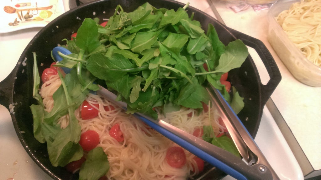 拌入松子火箭菜