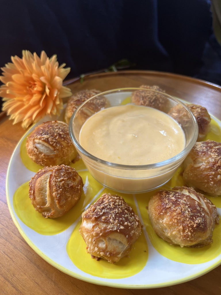 快捷帕玛森椒盐脆饼块配浓香切达奶酪蘸酱