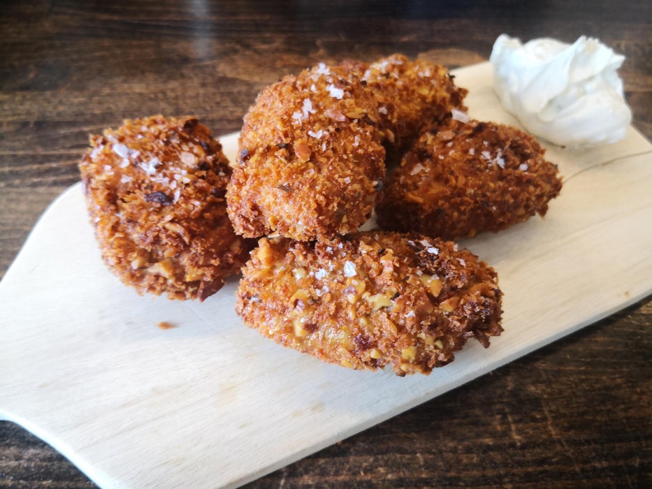 核桃日式面包糠南瓜球配蓝纹奶酪奶油