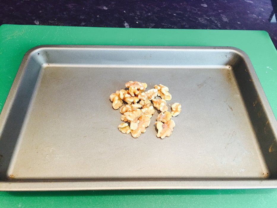 烤核桃与肉桂酸奶