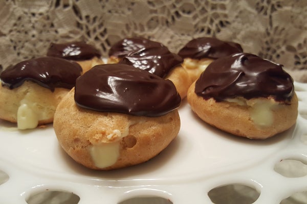 无麸质巧克力闪电泡芙